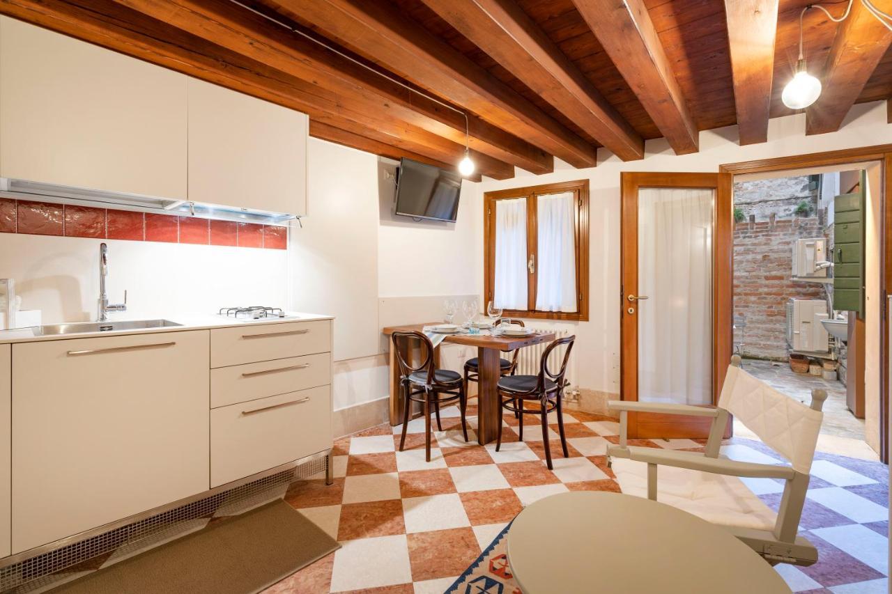 Апартаменты San Silvestro House Венеция Экстерьер фото