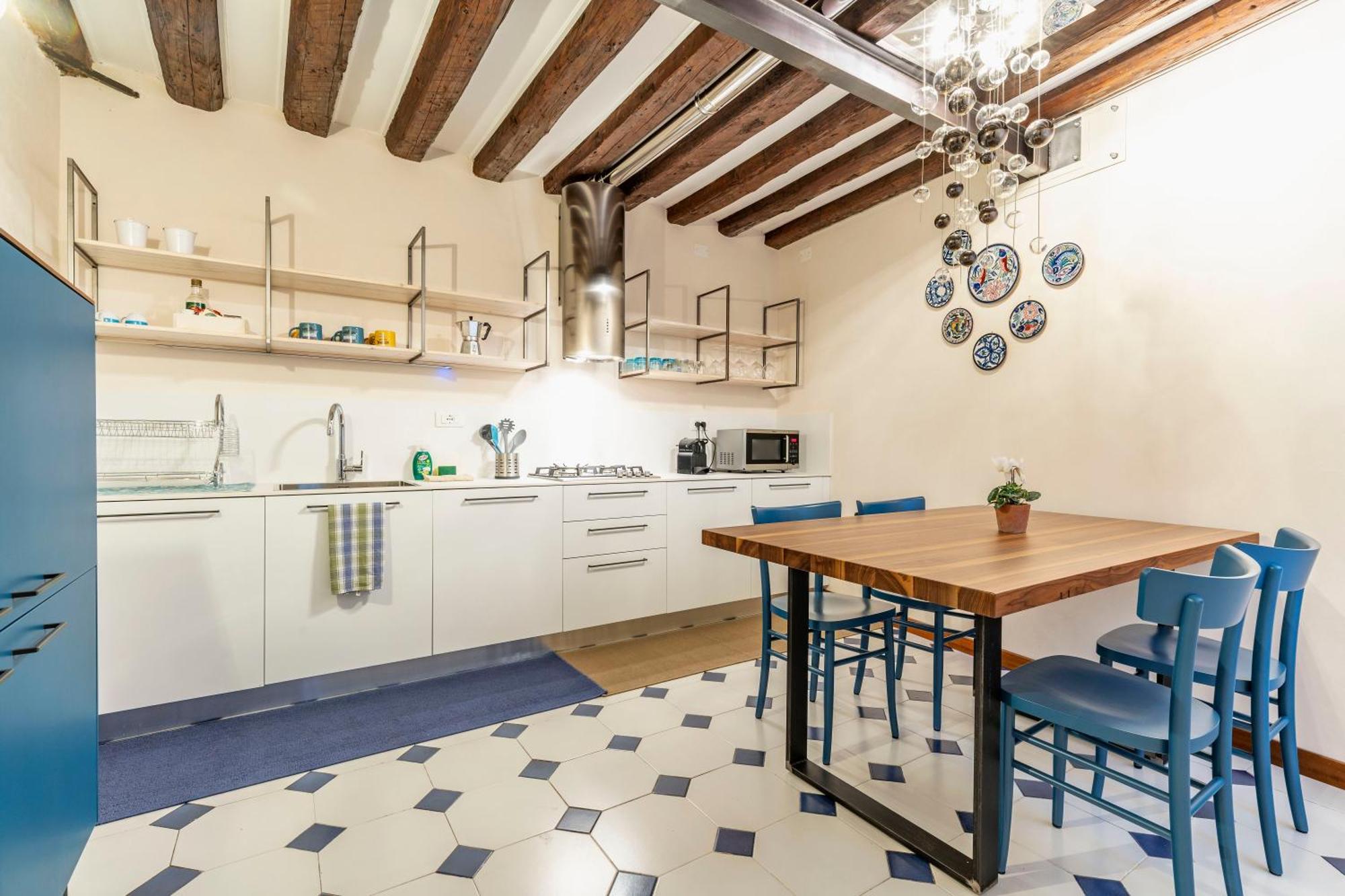 Апартаменты San Silvestro House Венеция Номер фото